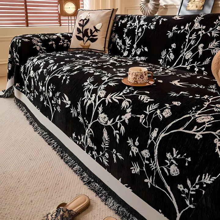 Elegant blommönstrad pläd med fransdetalj