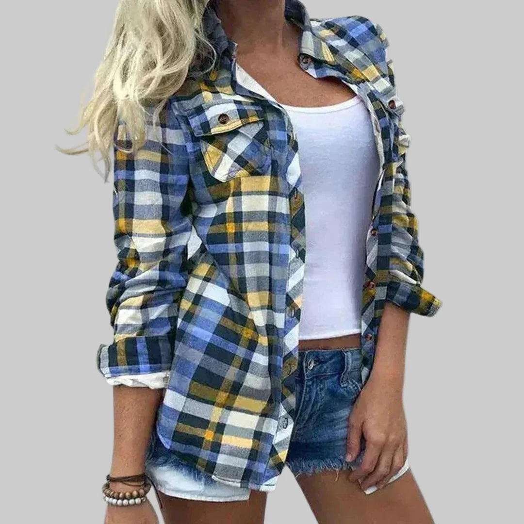 Kvinnors blus med tidlös rutdesign