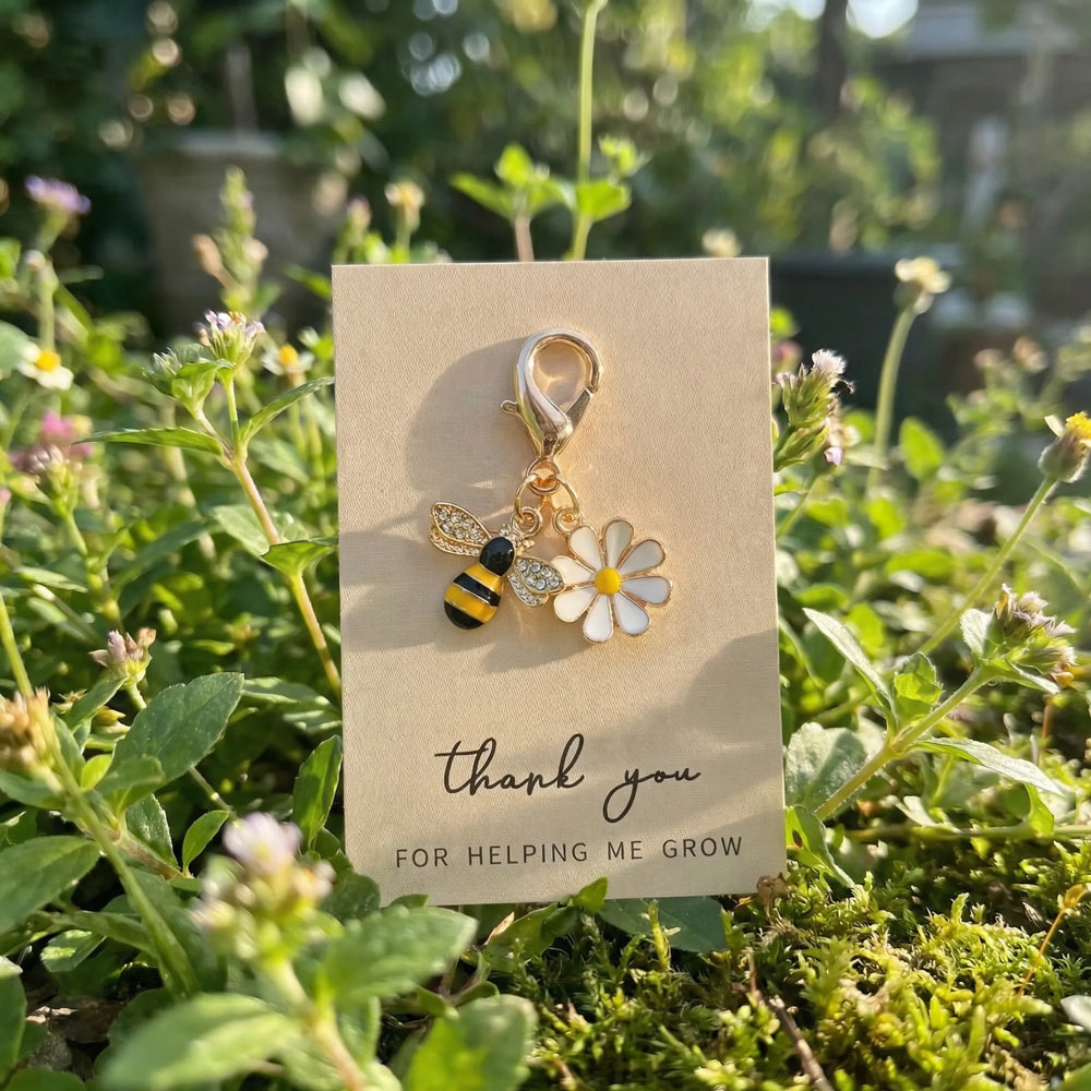 Buzzgift - Bee And Daisy Clip-On Charm Set