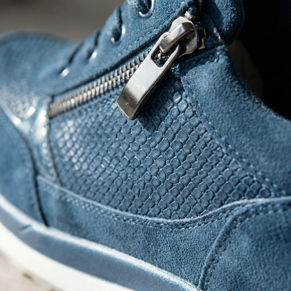 Cushiva - Lace-Up Women's Walking Sneaker