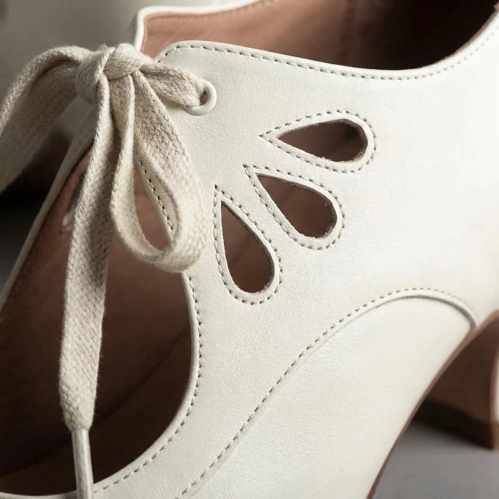 Flourette - Low-Heel Lace-Up Cutout Shoe