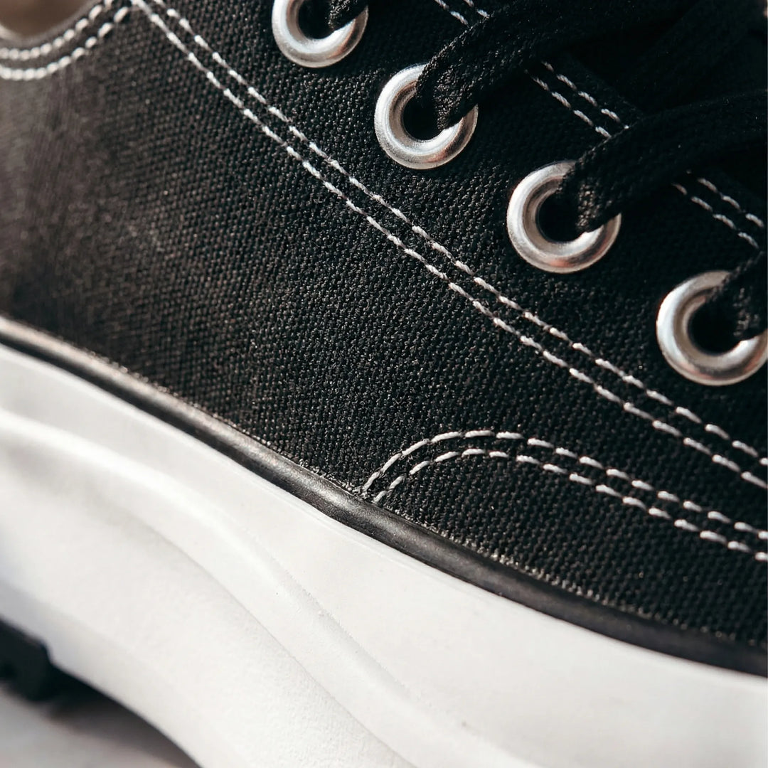 Platavia - Low-Top Lace-Up Platform Sneaker