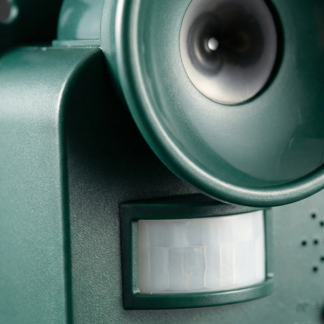 Quietguard - Cordless Ultrasonic Outdoor Animal Repeller