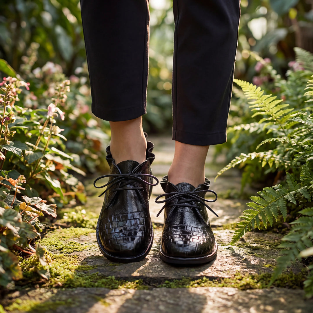 Ruscara - Handcrafted Lace-Up Flat Shoe