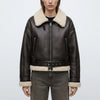 Bältad shearling-fodrad zip-jacka för kvinnor