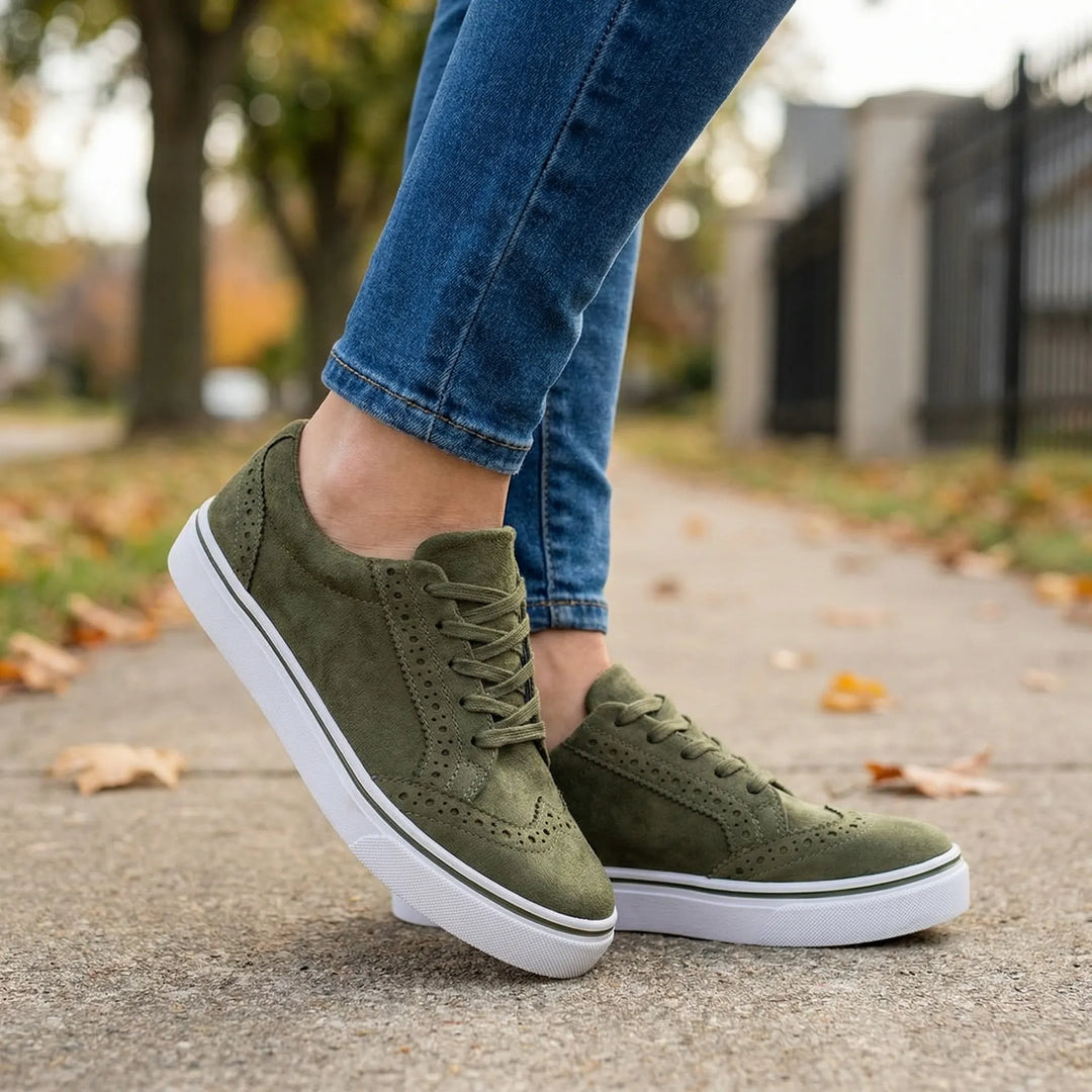 Strivelle - Lace-Up Flatform Women's Sneaker