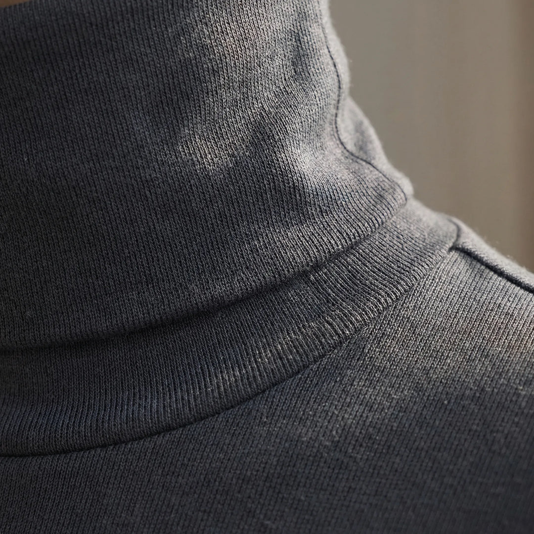 Turtova - Close-Fitting Turtleneck Long Sleeve Top