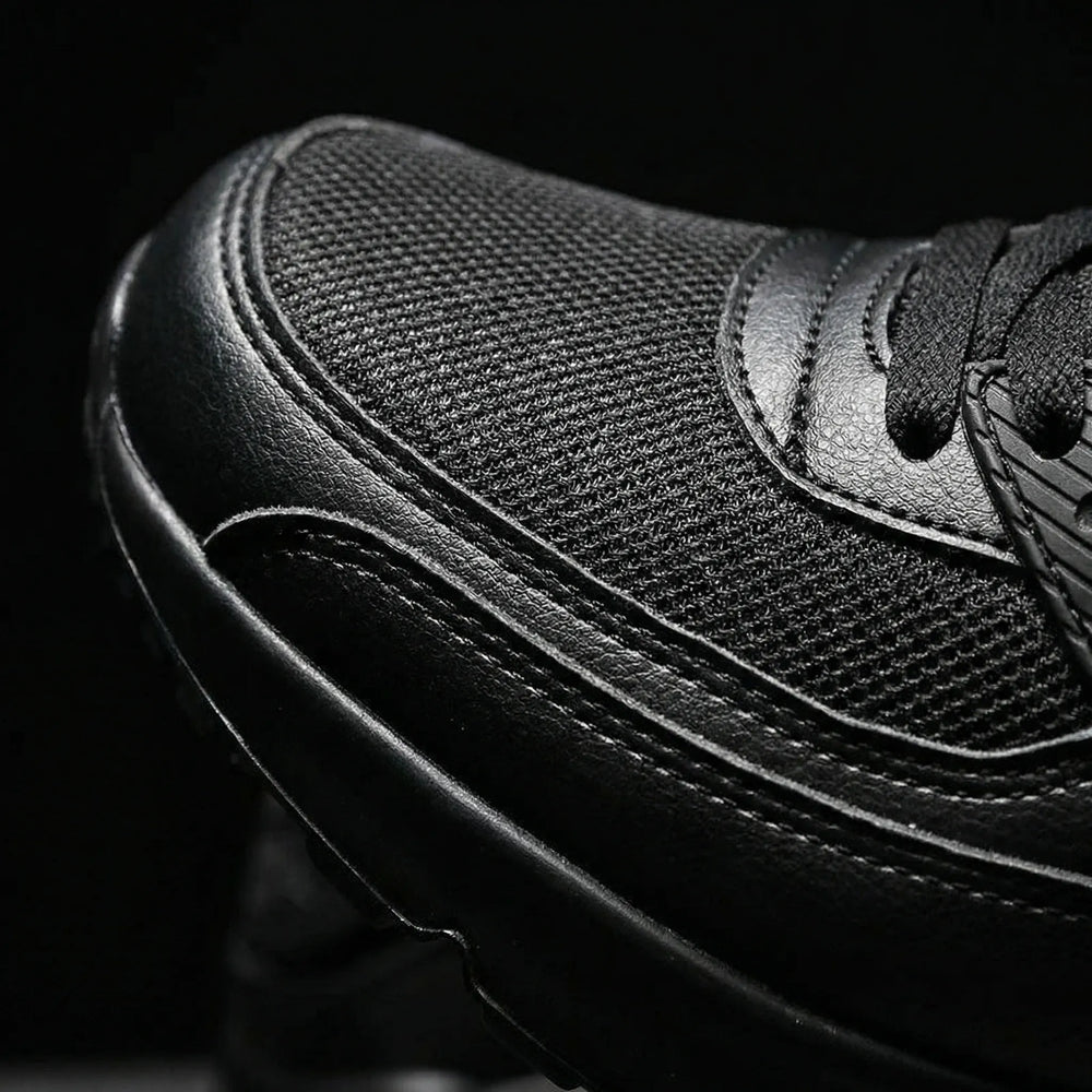 Urbrek - Minimalist Lace-Up Low-Top Sneaker