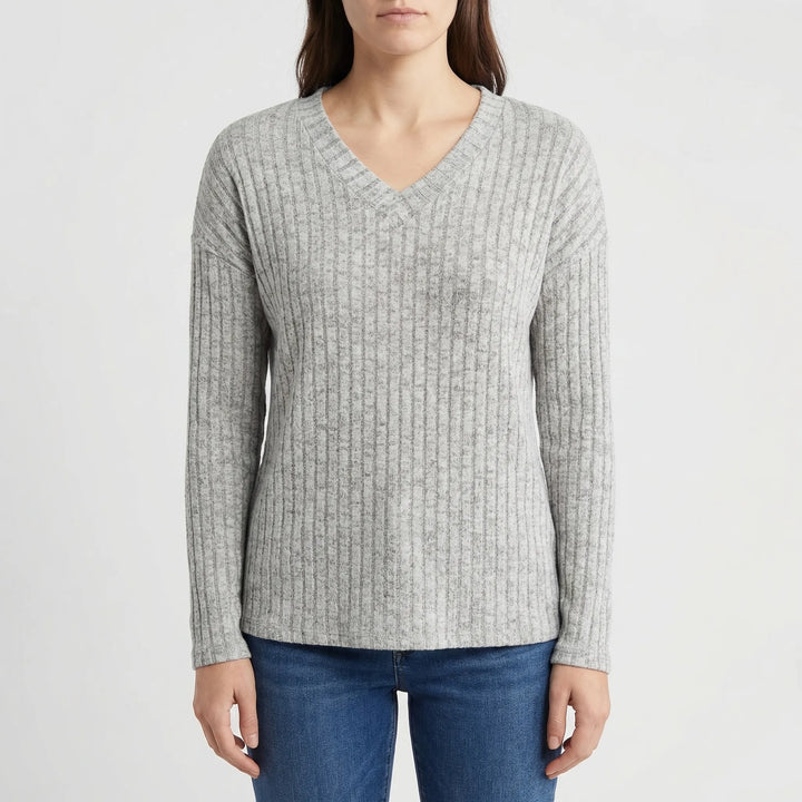 Velvora - Relaxed V-Neck Ribbed Knit Top