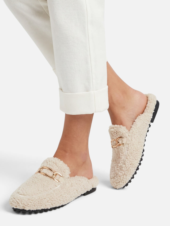 Loafer-mules i sherpa med kedja för dam