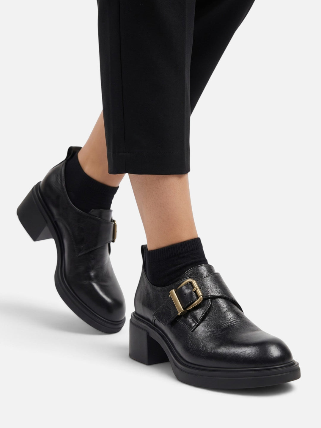 Loafers i läder med spänne och blockklack för dam