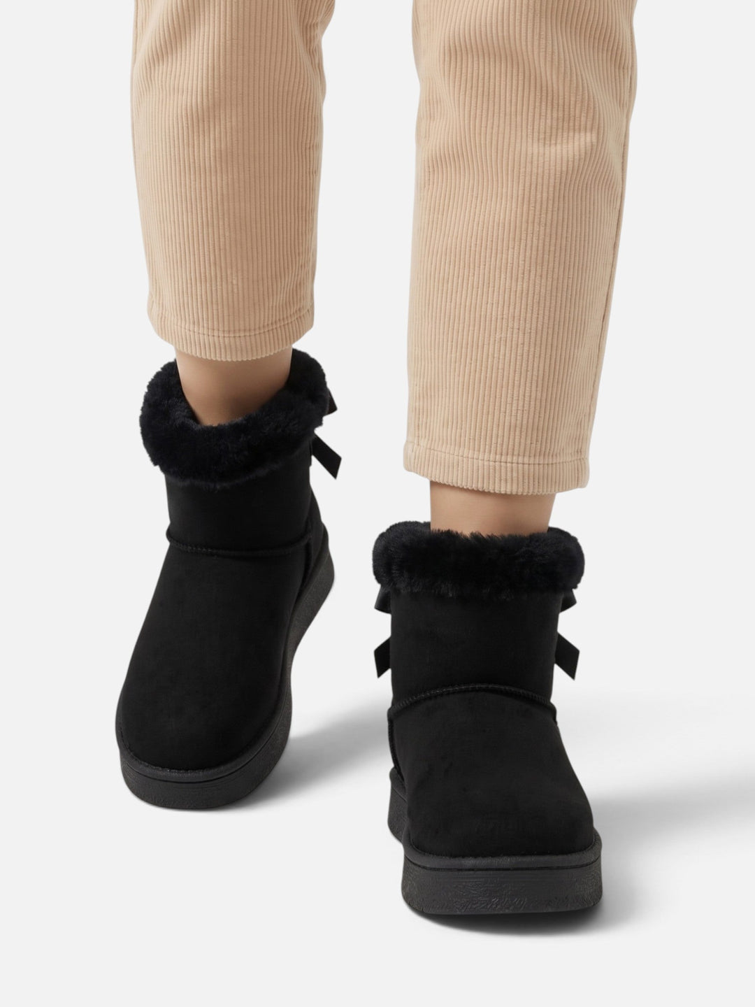 Fodrade boots i mockaimitation med rosett för dam