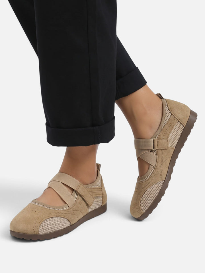 Sneakerina-ballerinaskor i mesh med korsade remmar för dam